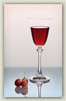 Виноград с бокалом